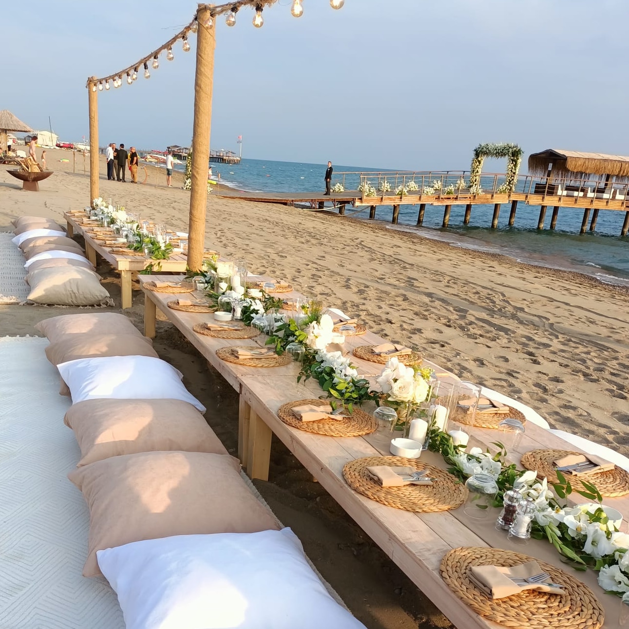 SAHİL MASA KİRALAMA ANTALYA ÇİÇEK DKOR ANTALYA - YAPAY ÇİEÇK ANTALYA ANTALYA DÜĞÜN DERİ KOLTUK-LOUNGE GRUP - SEDİR GRUPLAR - ORGANİZASYON KOLTUKLAR - HAYALET KOLTUK KİRALAMA DÜĞÜN DUGUN - ANTALYA DÜĞÜN - SUPLA KİRALAMA ANTALYA